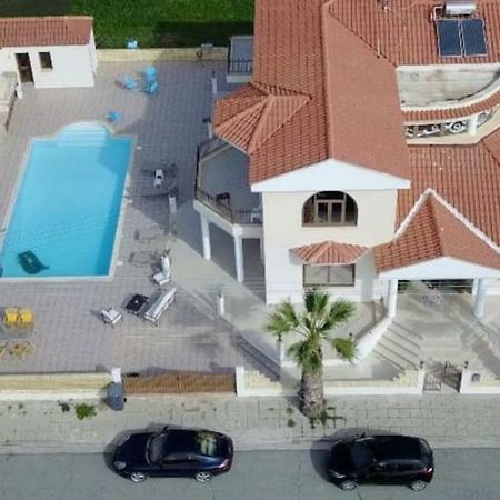 Larnaca Mansion Ideal For 3 Families Or More Dış mekan fotoğraf
