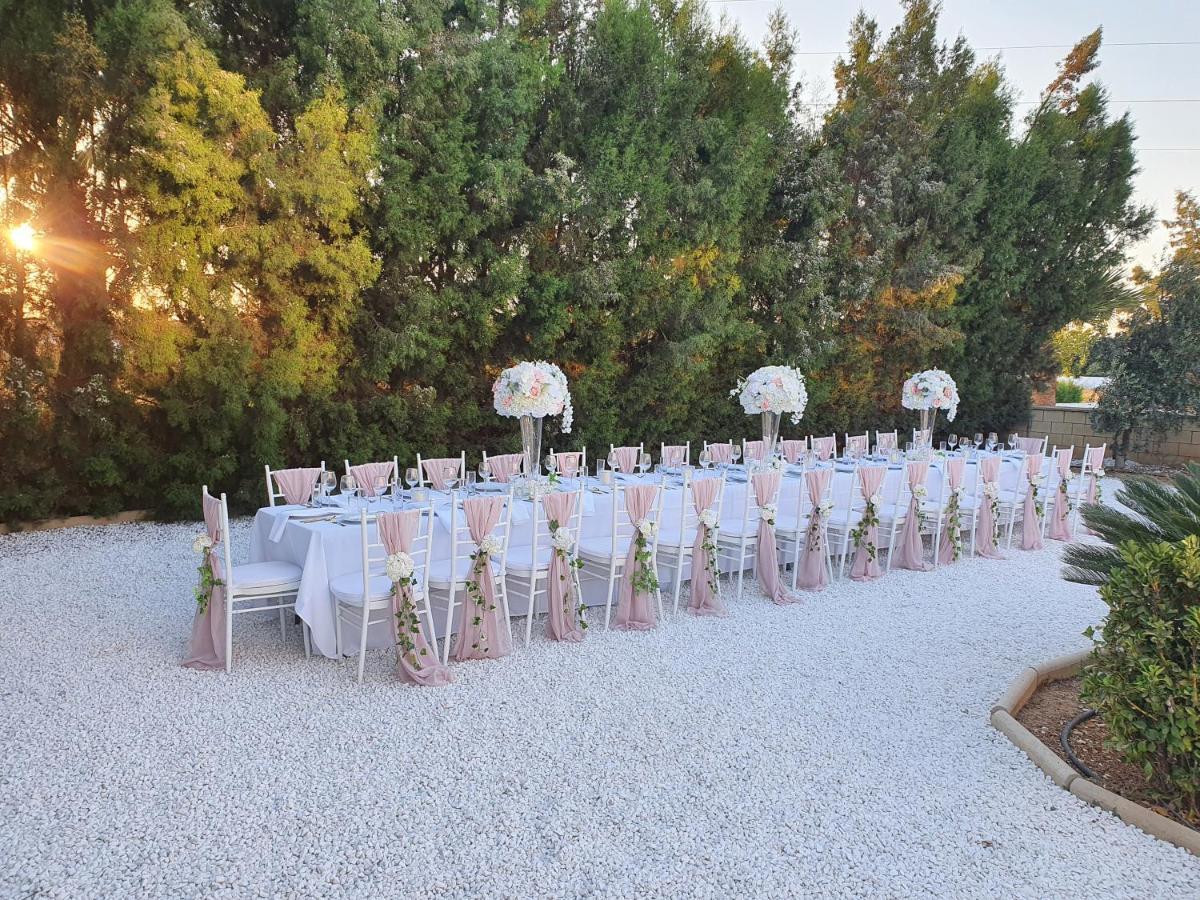 Larnaca Mansion Ideal For 3 Families Or More Dış mekan fotoğraf