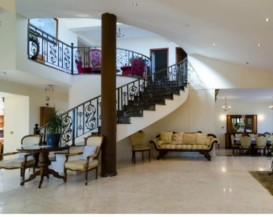 Larnaca Mansion Ideal For 3 Families Or More Dış mekan fotoğraf