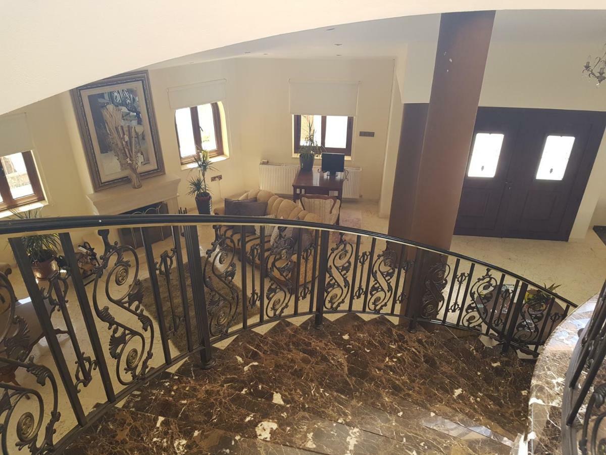 Larnaca Mansion Ideal For 3 Families Or More Dış mekan fotoğraf