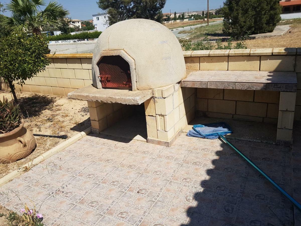 Larnaca Mansion Ideal For 3 Families Or More Dış mekan fotoğraf
