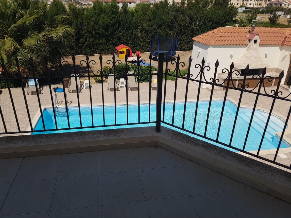 Larnaca Mansion Ideal For 3 Families Or More Dış mekan fotoğraf