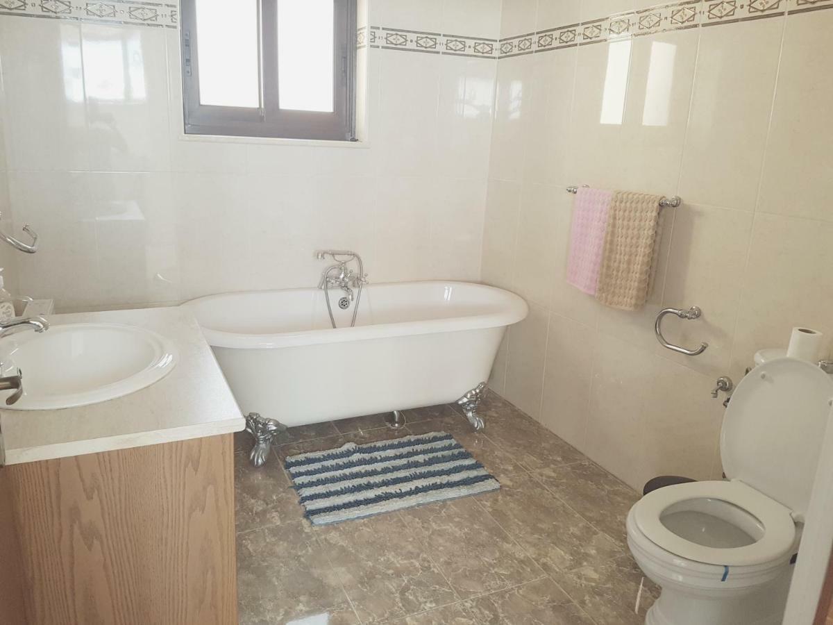 Larnaca Mansion Ideal For 3 Families Or More Dış mekan fotoğraf