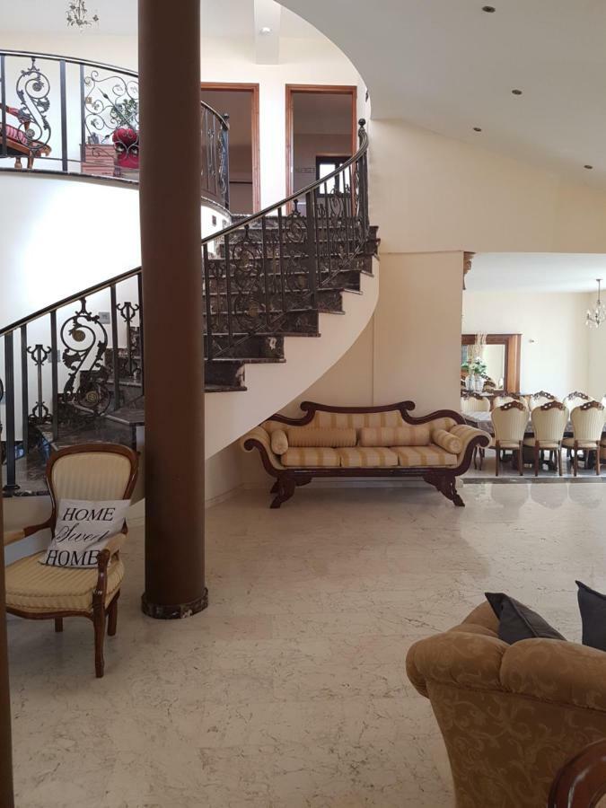 Larnaca Mansion Ideal For 3 Families Or More Dış mekan fotoğraf