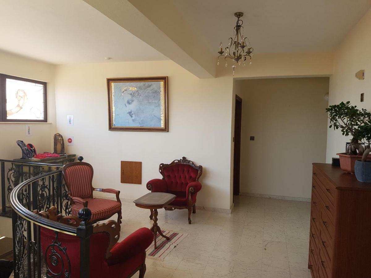 Larnaca Mansion Ideal For 3 Families Or More Dış mekan fotoğraf
