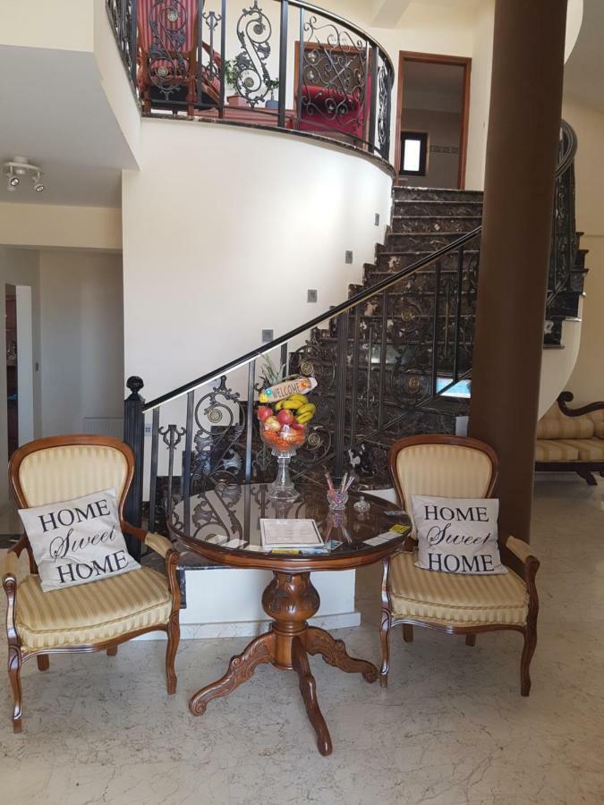 Larnaca Mansion Ideal For 3 Families Or More Dış mekan fotoğraf