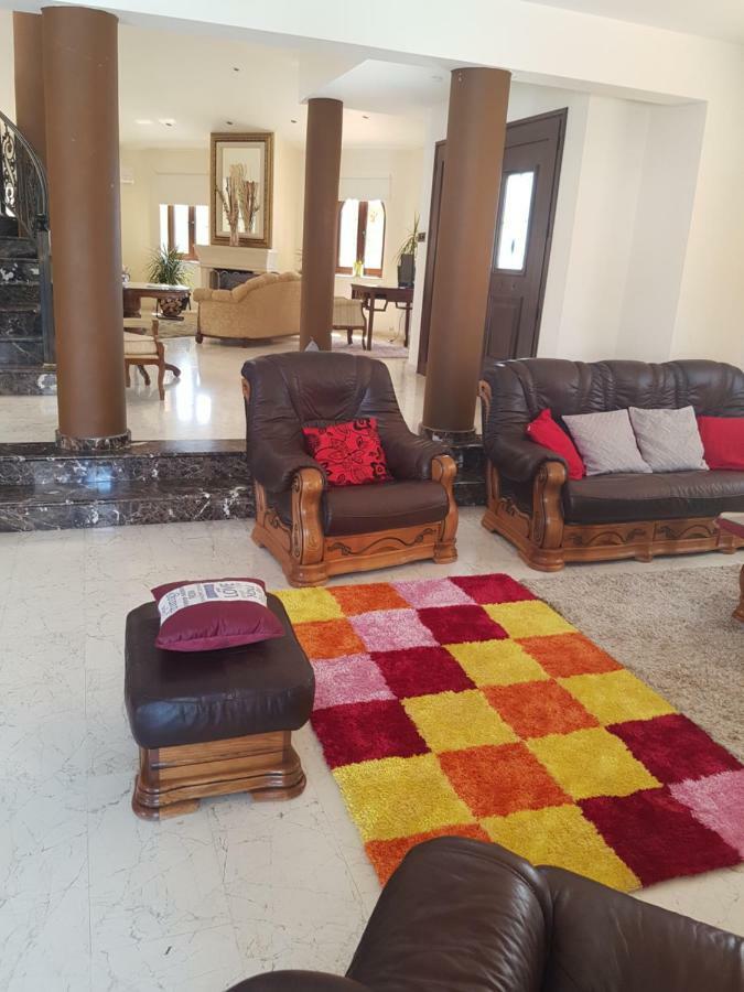 Larnaca Mansion Ideal For 3 Families Or More Dış mekan fotoğraf