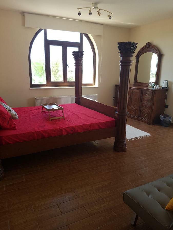 Larnaca Mansion Ideal For 3 Families Or More Dış mekan fotoğraf