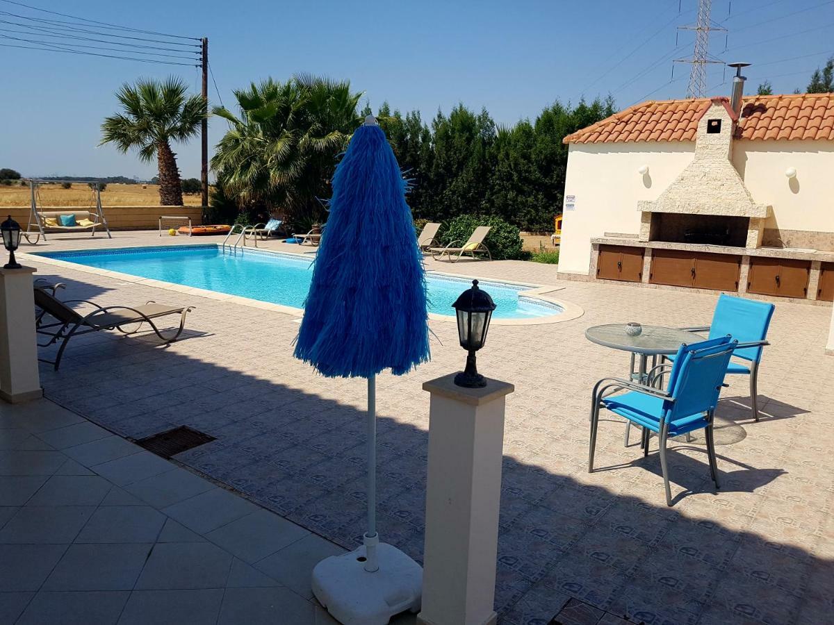 Larnaca Mansion Ideal For 3 Families Or More Dış mekan fotoğraf