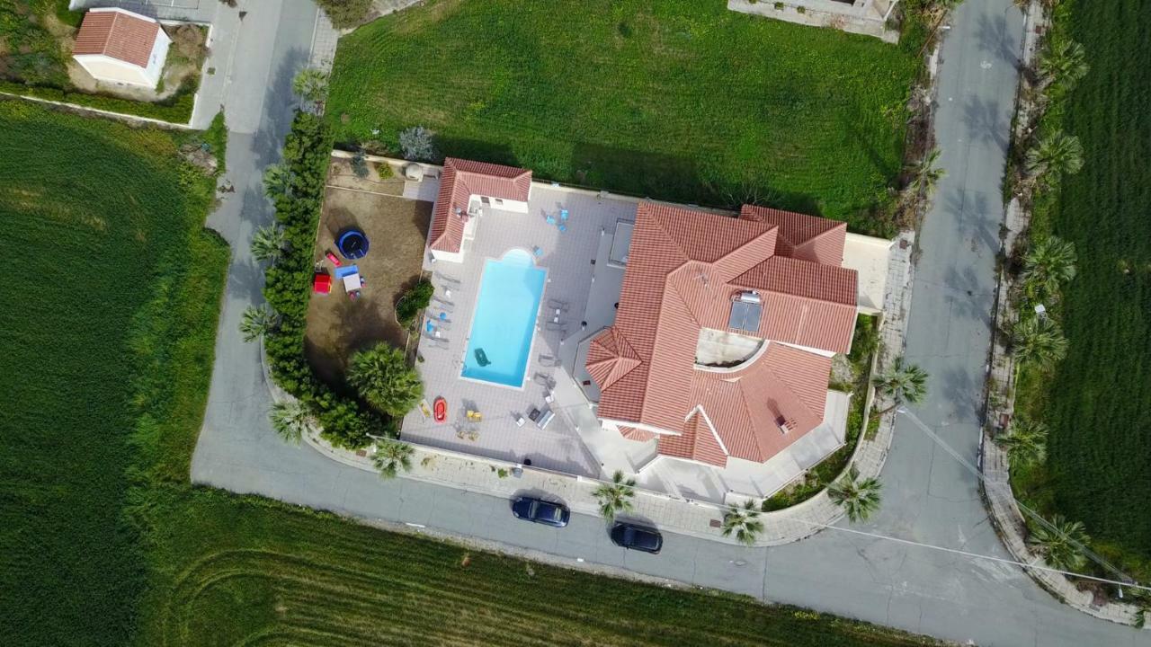 Larnaca Mansion Ideal For 3 Families Or More Dış mekan fotoğraf