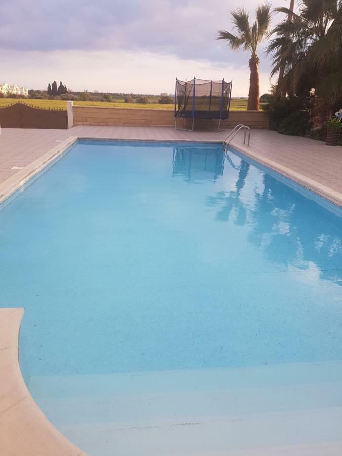 Larnaca Mansion Ideal For 3 Families Or More Dış mekan fotoğraf